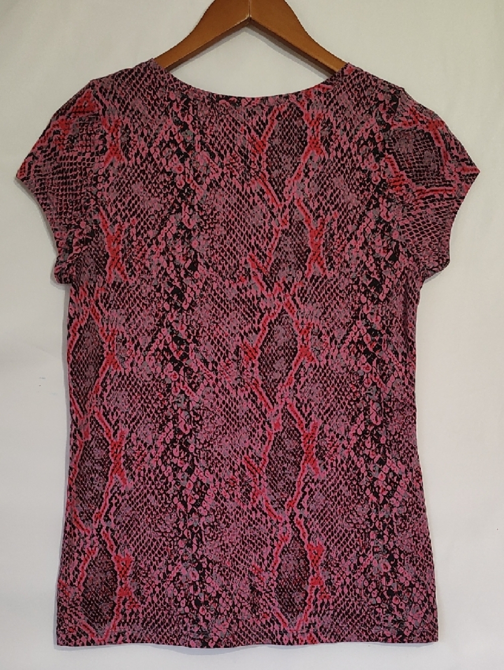 Women’s Pink Snake-Print Short Sleeve Top - Picture 4 of 8